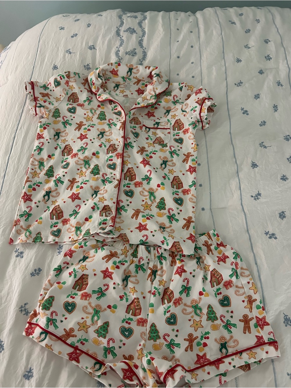 Roller RabbitHoliday Gingerbread Short Pajama Set - White with Red & Green Print